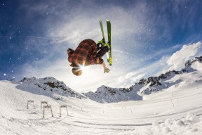 开云中国官网-青少年篮球试点视频教学资源助力普及推广，青少年篮球基本功训练视频